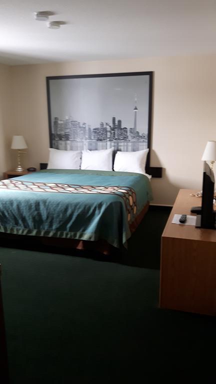 Deluxe King Suite - Non-Smoking