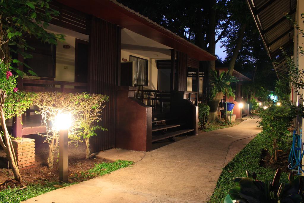 Bungalow Garden View