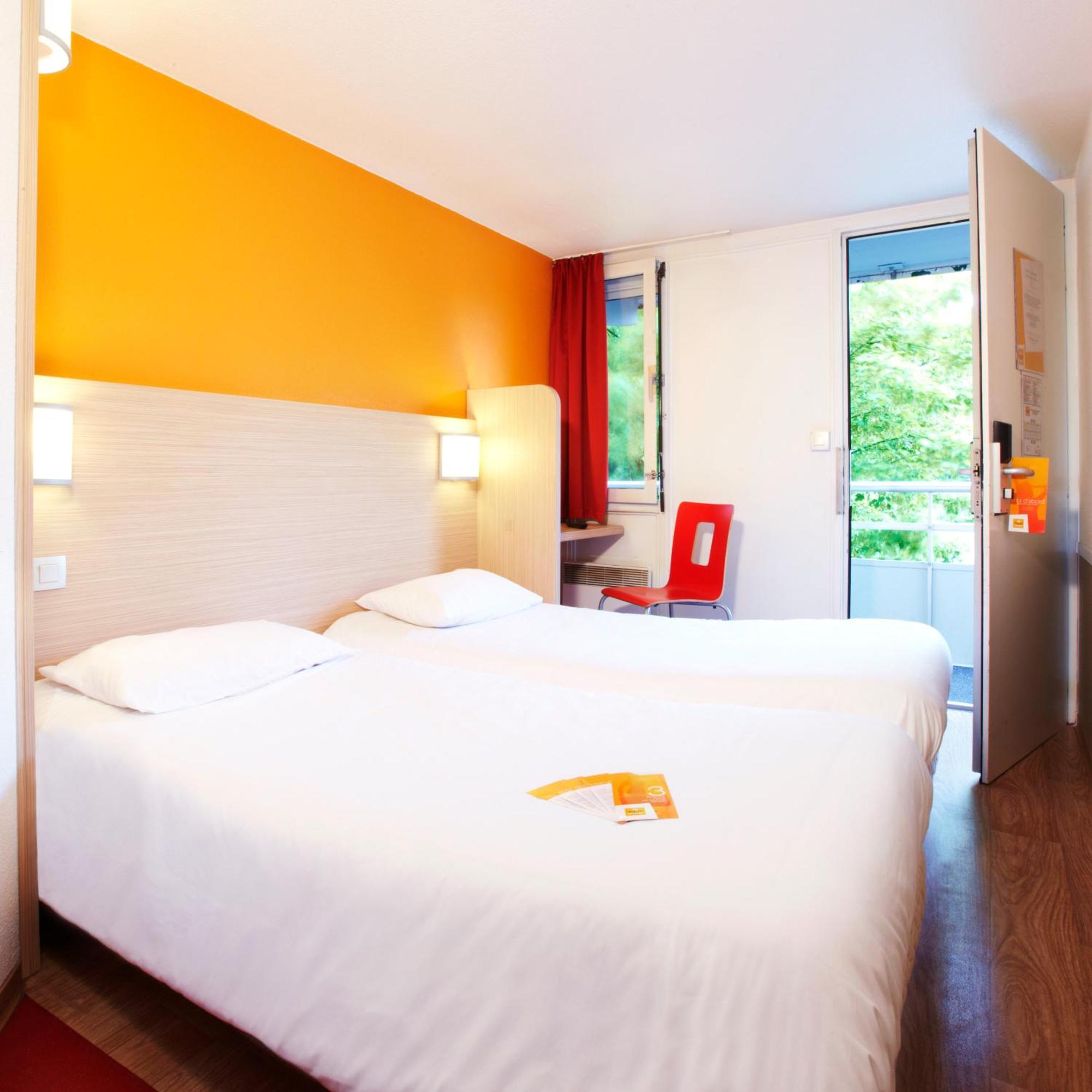 Twin Room,1369977176:JPEG