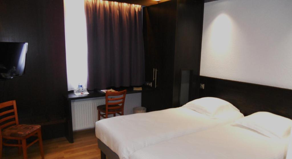Standard Double Room,43521406:JPEG