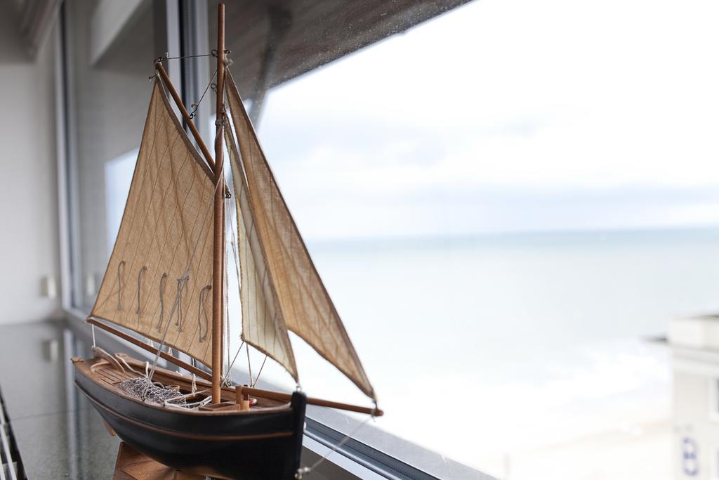 Chambre Lits Jumeaux avec vue latérale sur la mer