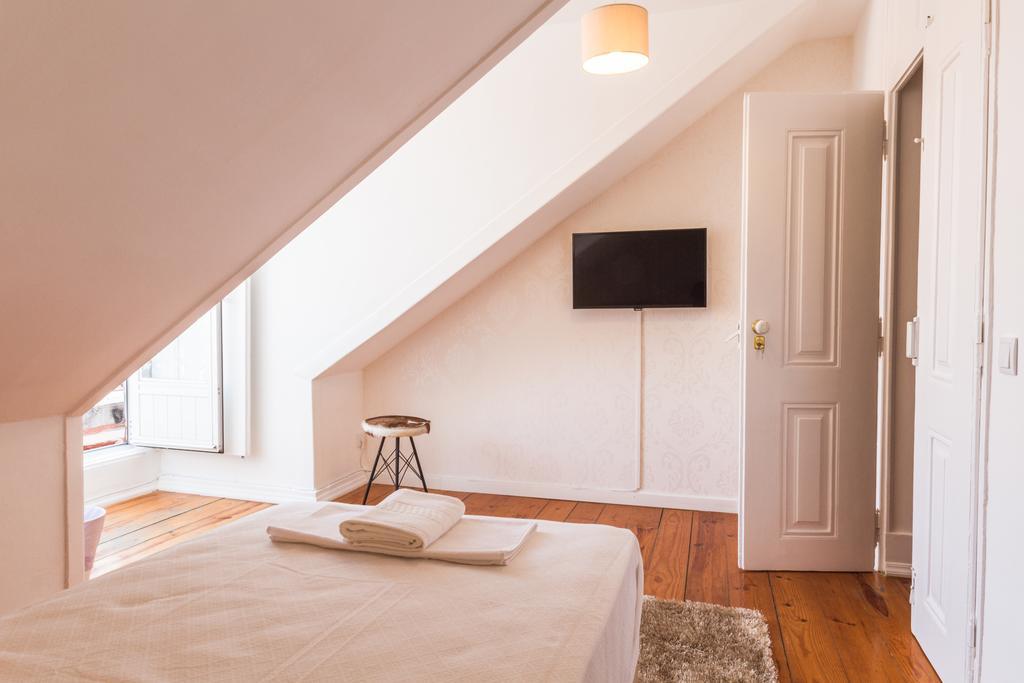 Standard Single Room with Shared Bathroom