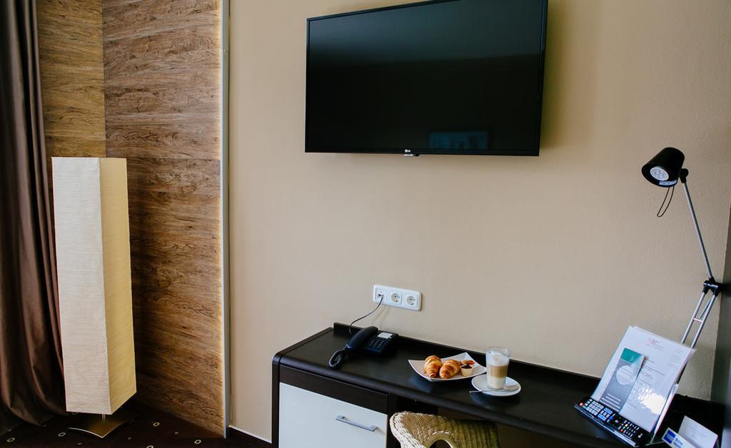 Large Double Room,463537494:JPEG