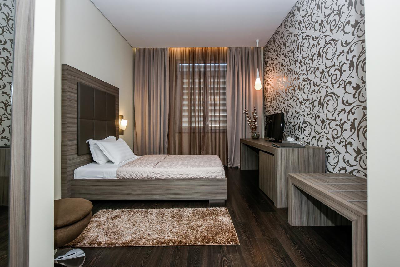Single Room,1458705181:JPEG