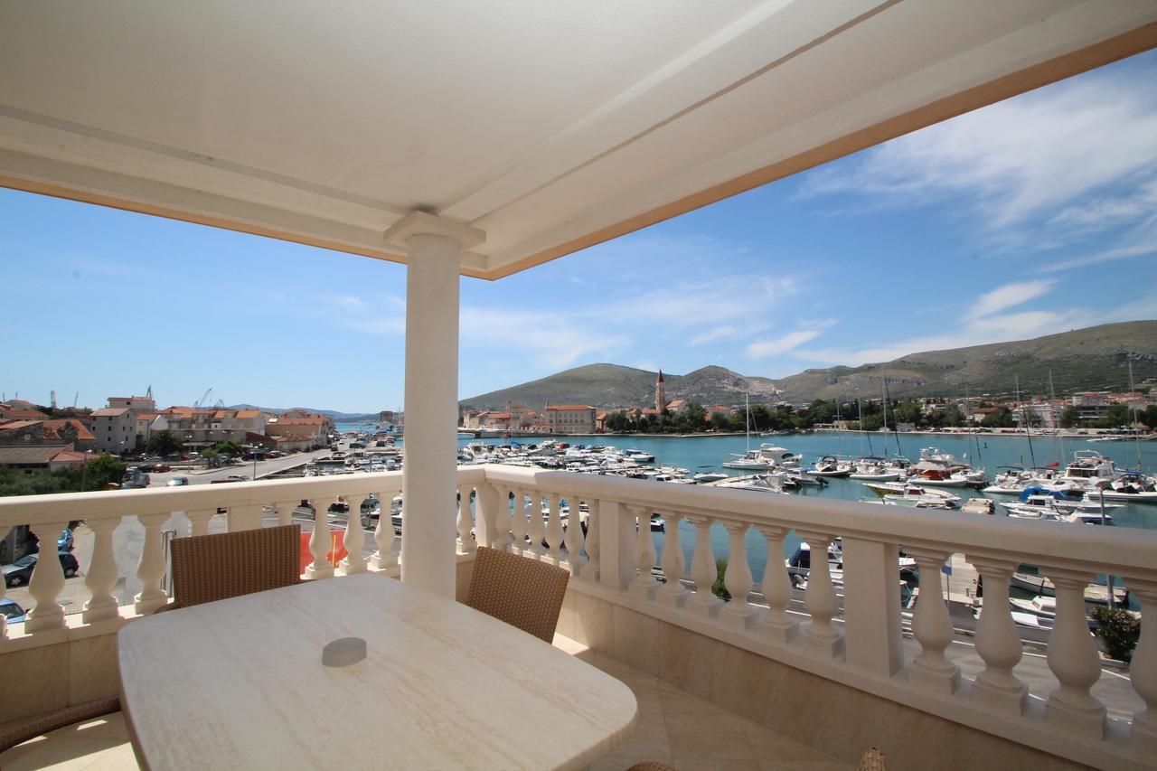 Deluxe Two-Bedroom Apartment with Terrace and Sea View