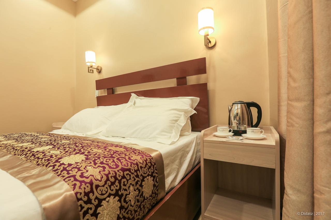 Standard Queen Room