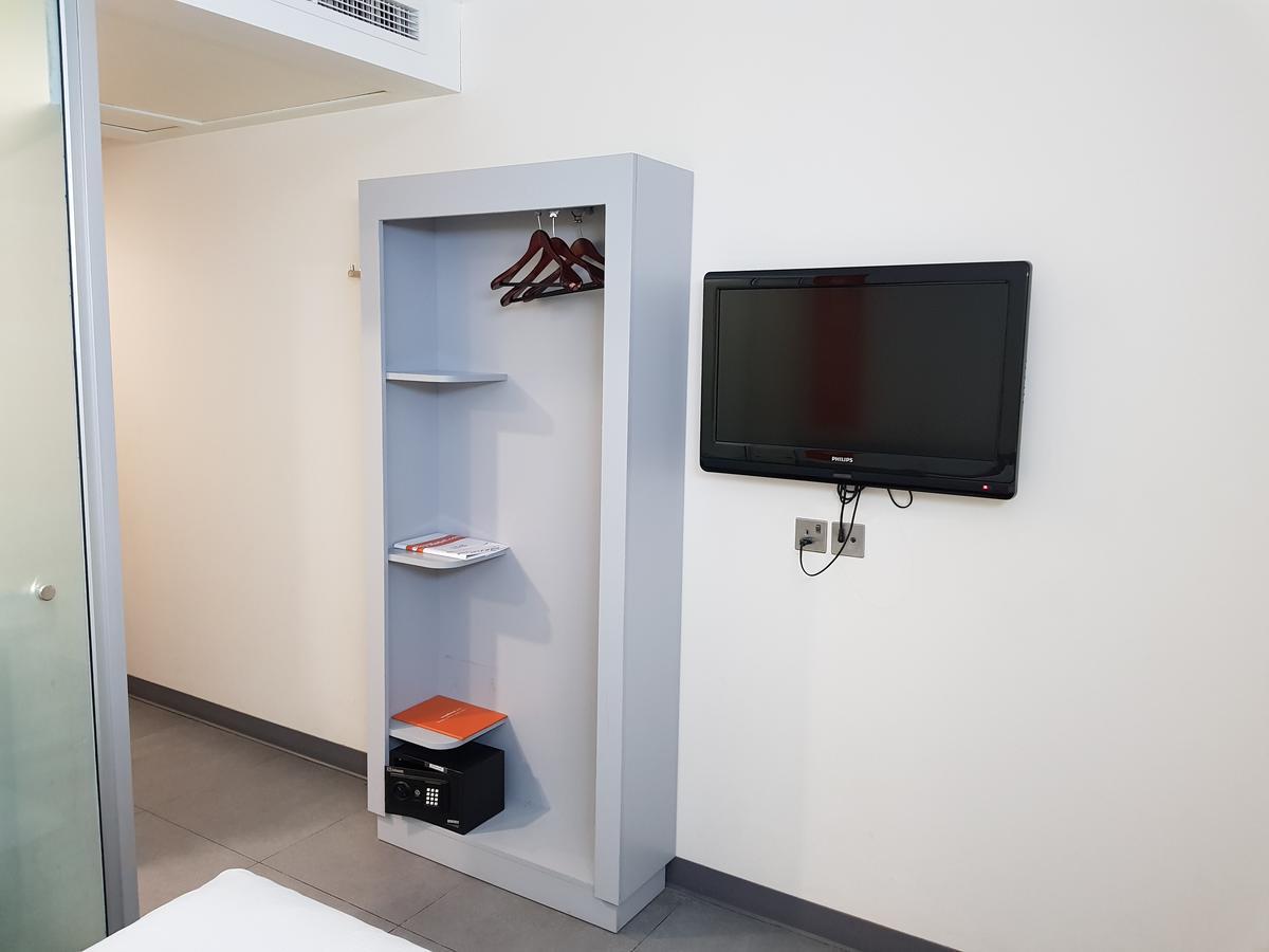 Twin Internal Room