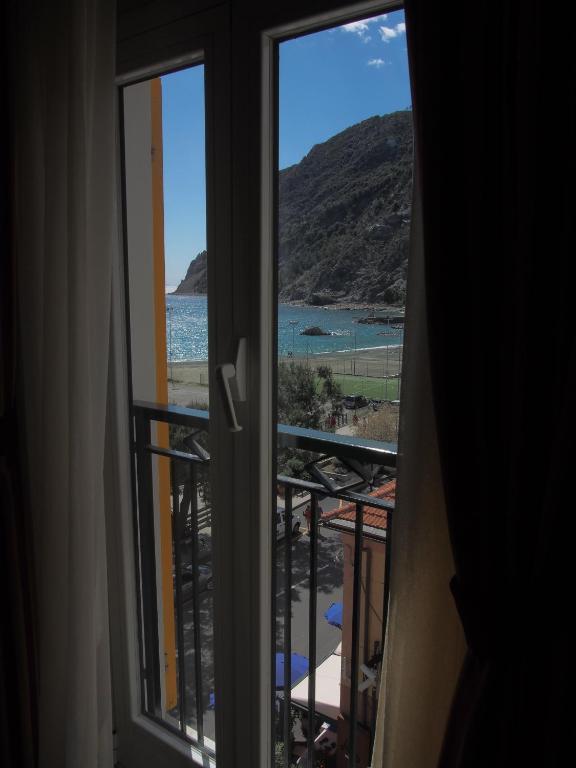 Habitación Doble con vistas parciales al mar