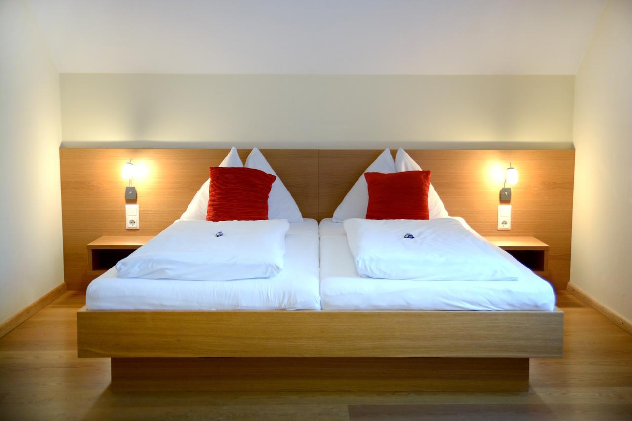 Double Room,587882973:JPEG
