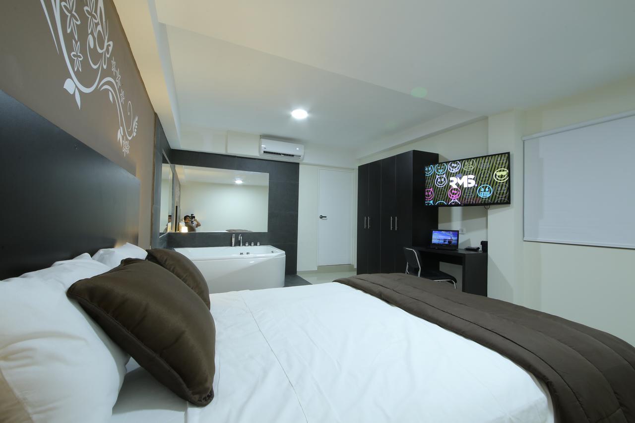 Standard Suite,613342440:JPEG