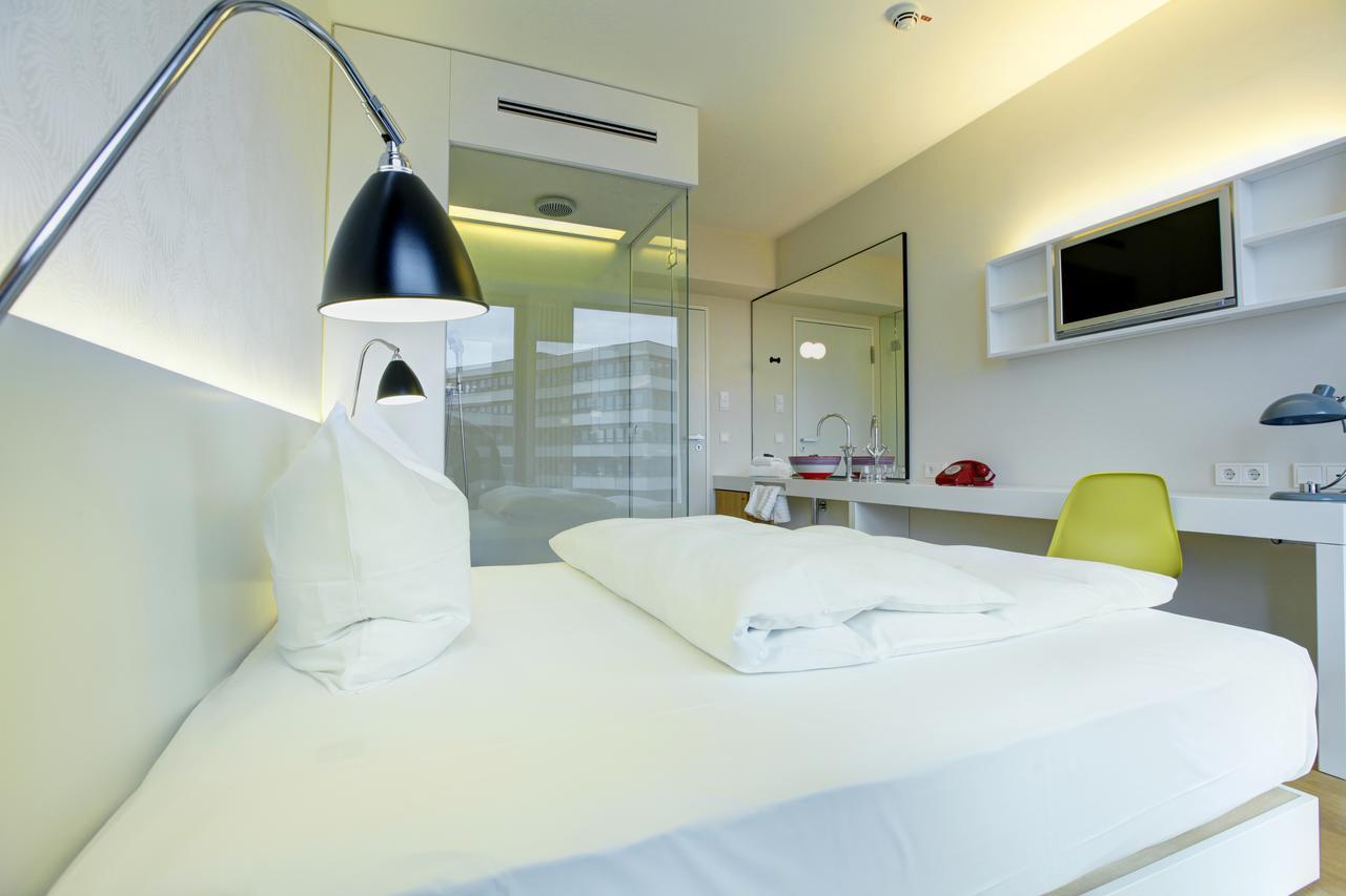 Single Room,629402349:JPEG