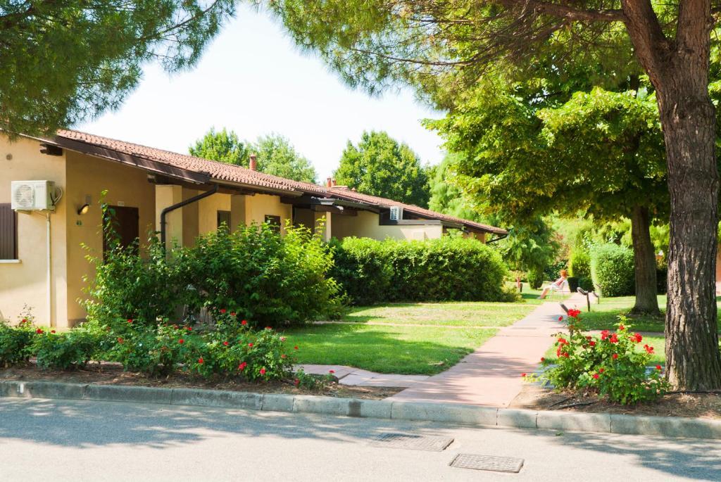 Bungalow,63562225:JPEG
