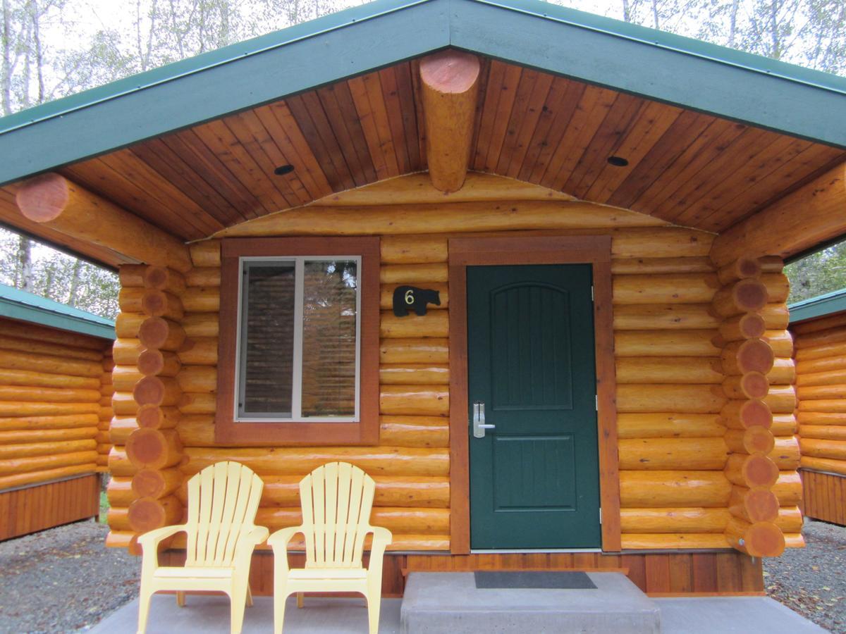 Log Cabin with one queen and one futon