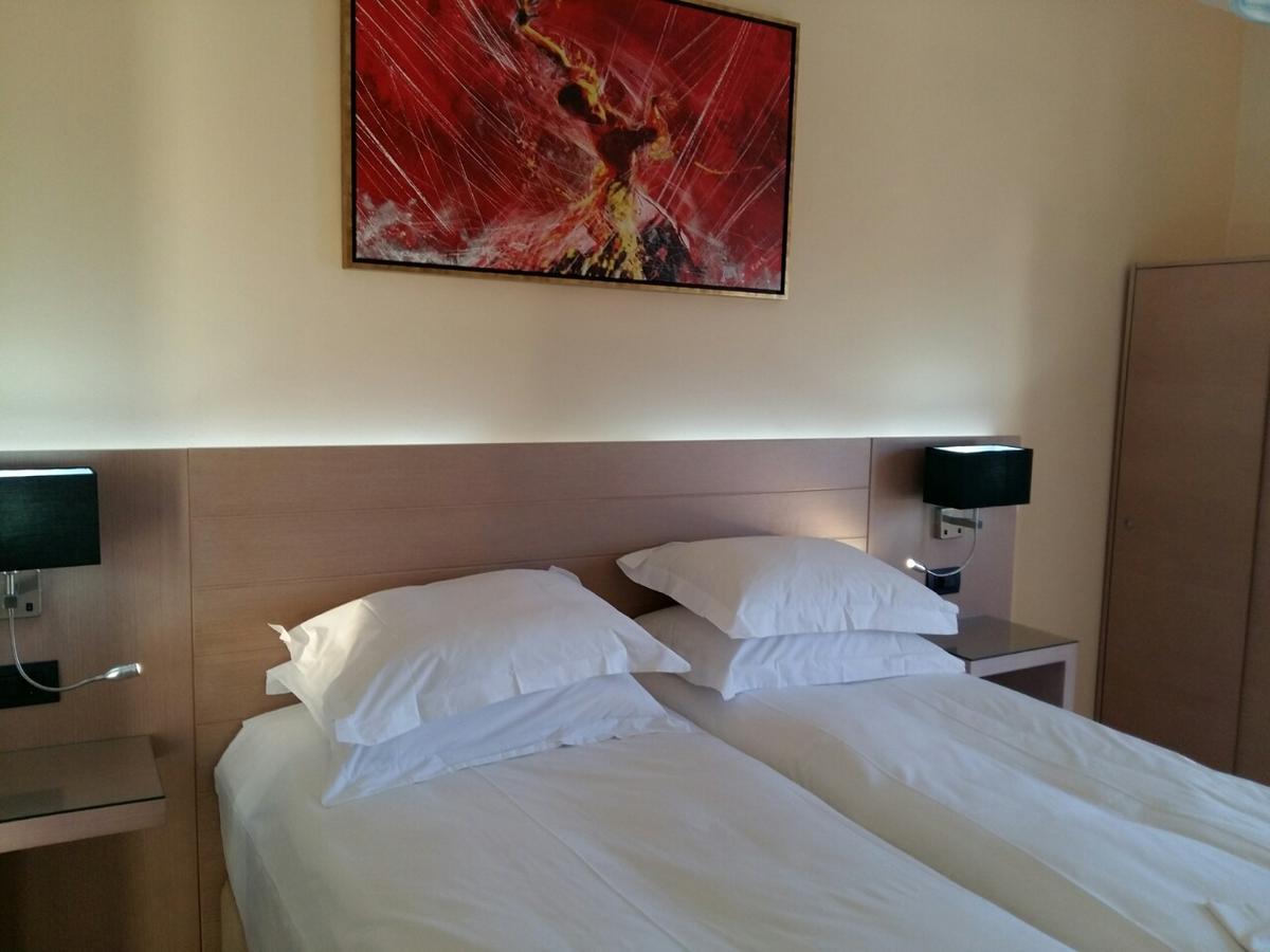 Three-Bedroom Apartment Sea View,640386453:JPEG