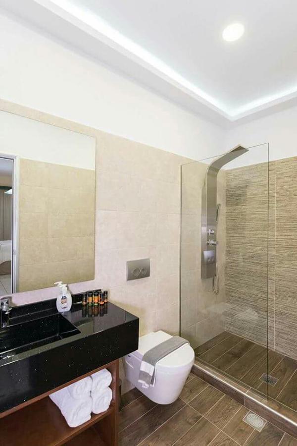 Suite Beach Front,640411740:JPEG