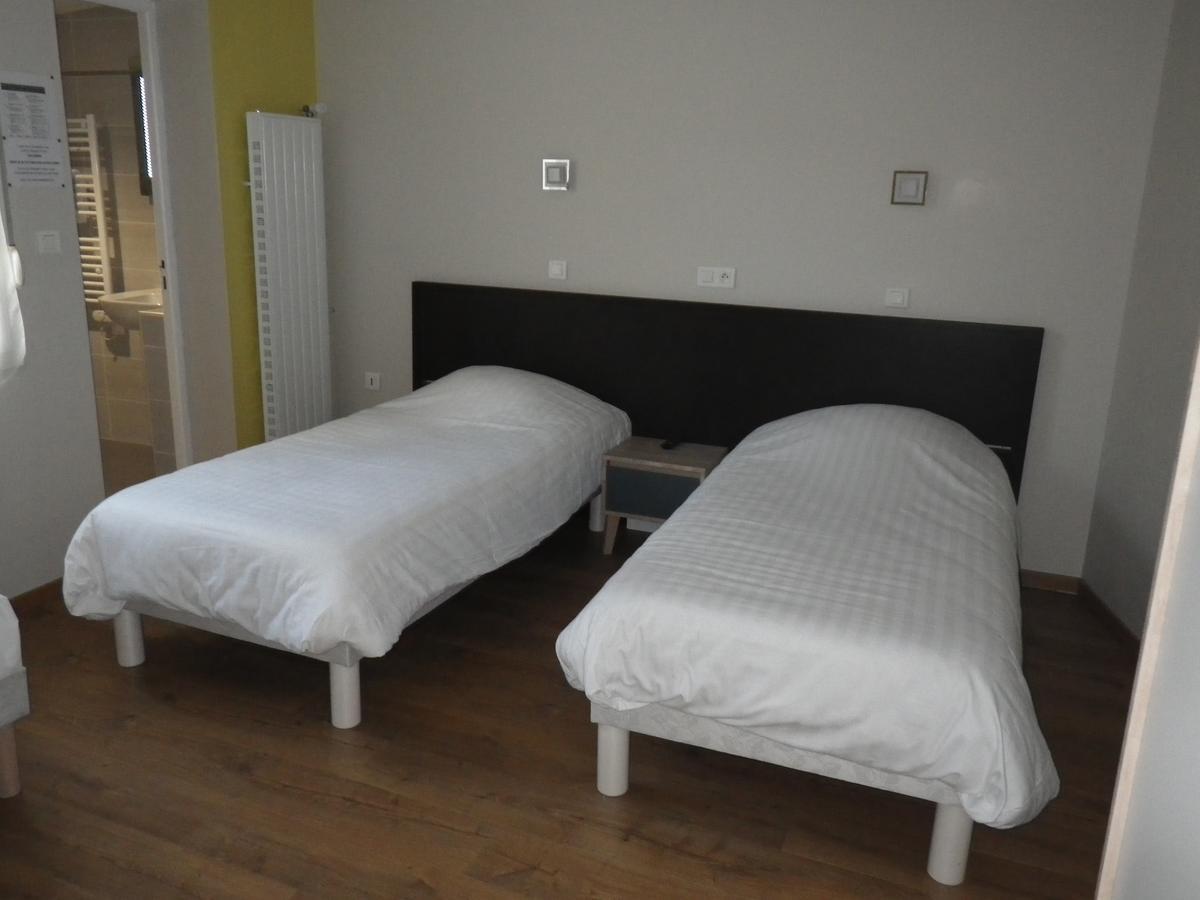 Twin Room,641563698:JPEG