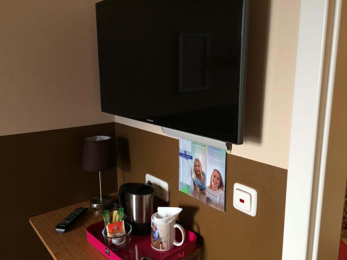 Single Room,646881438:JPEG