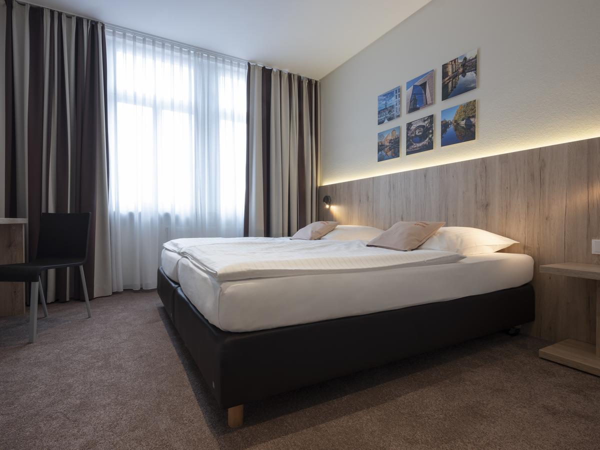 Double Room,665592210:JPEG