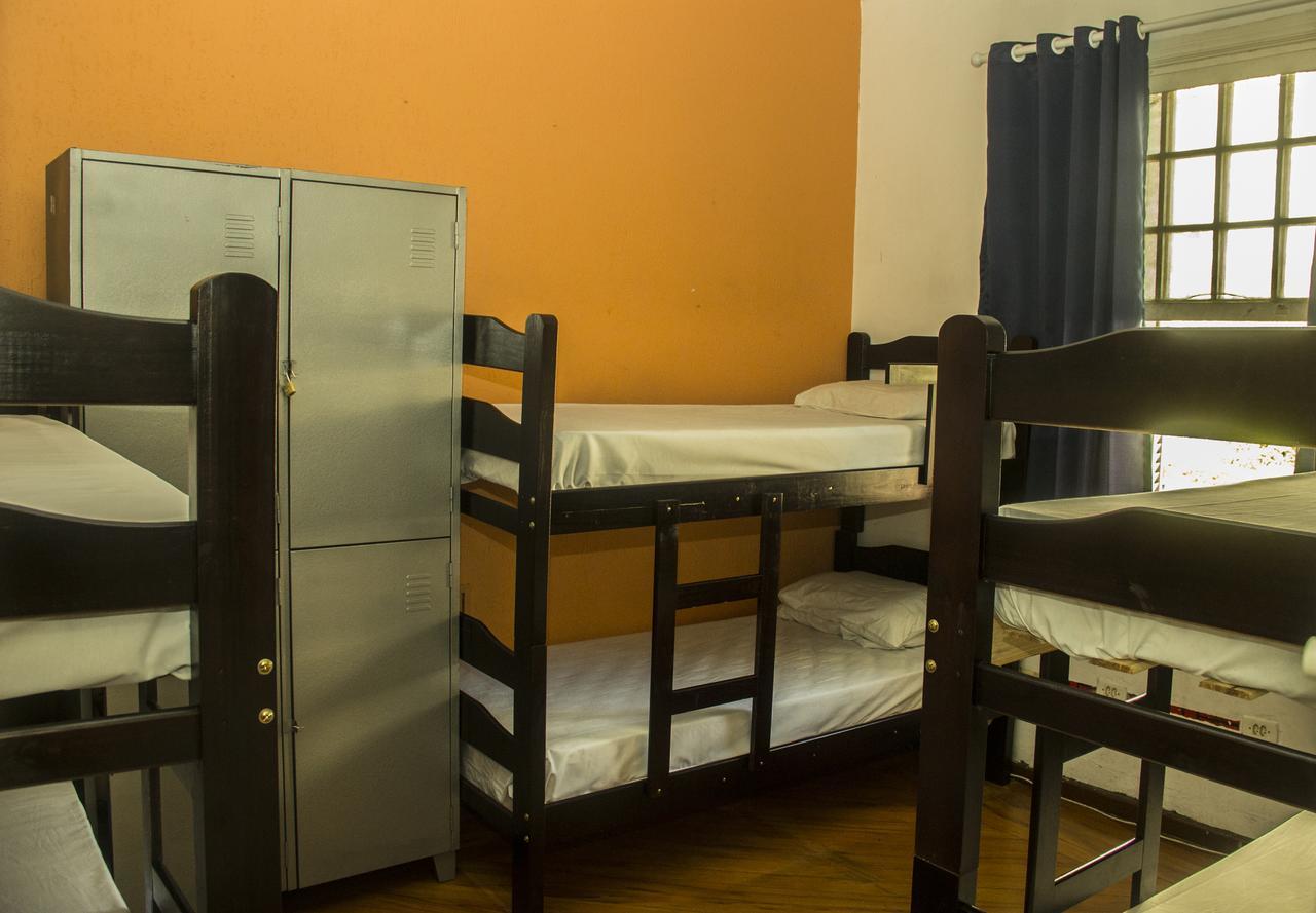 Cama de Solteiro em Dormitório Misto com 6 Camas