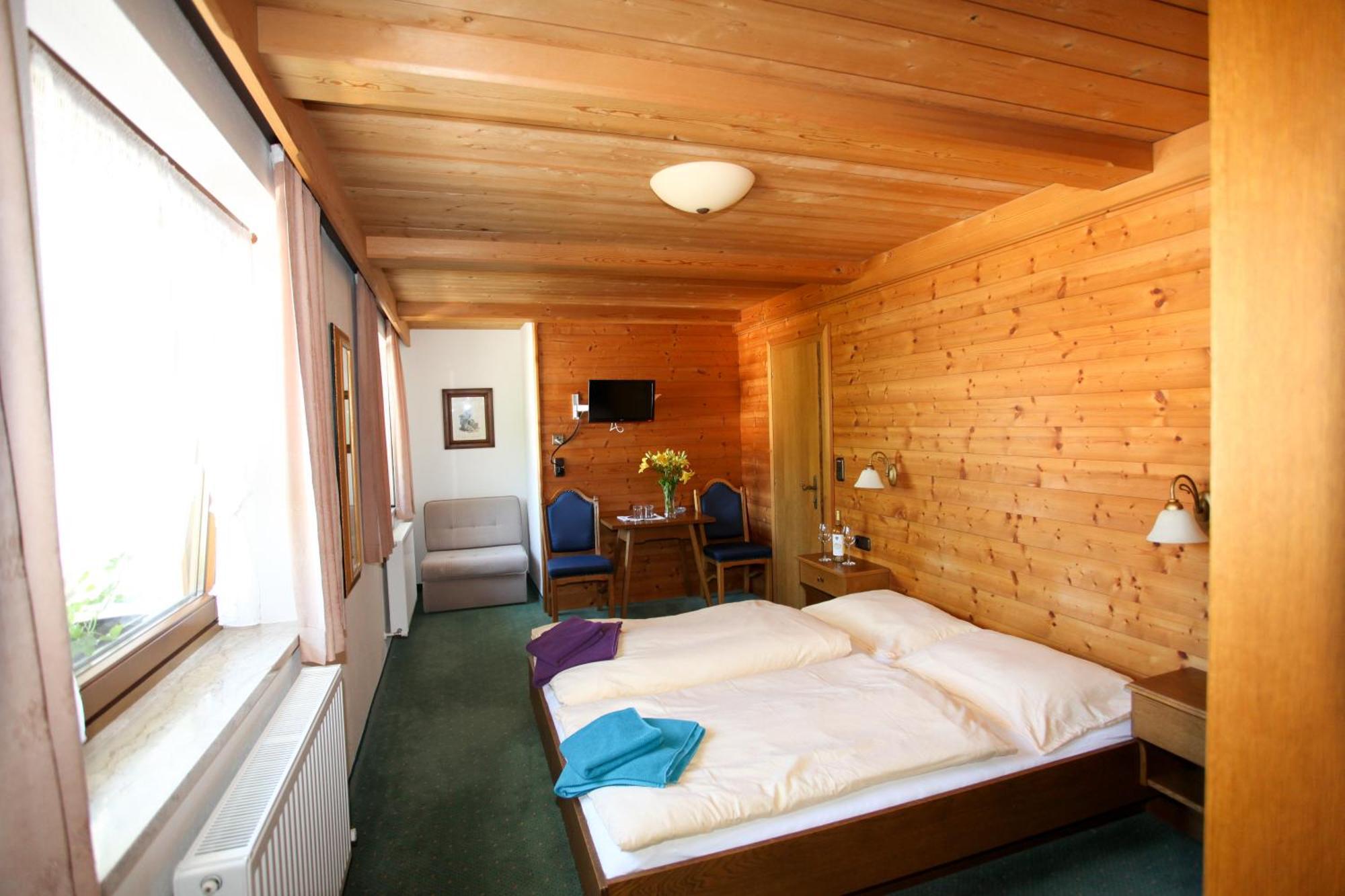 Doppelzimmer mit Zustellbett