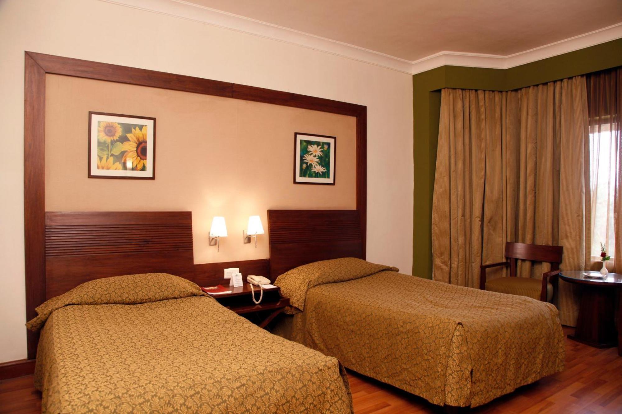 Palm View Deluxe Room Twin Bed