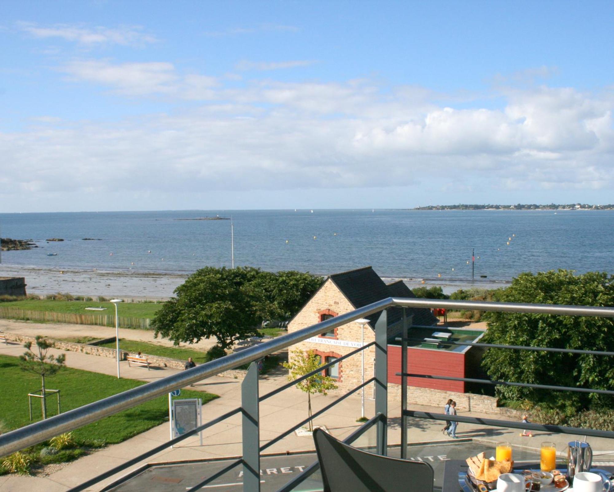 Superior Double or Twin Room Lateral Sea View
