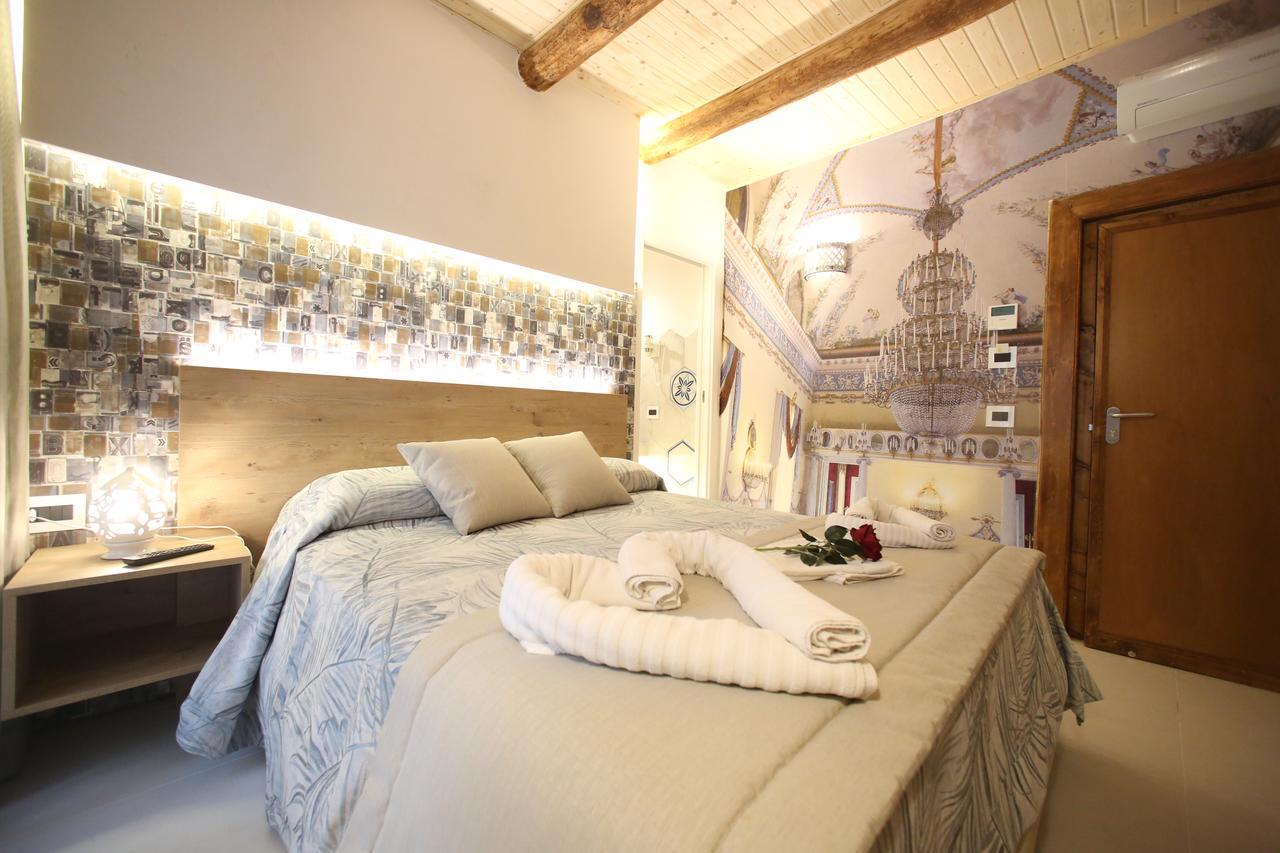 Small Double Room,695392122:JPEG