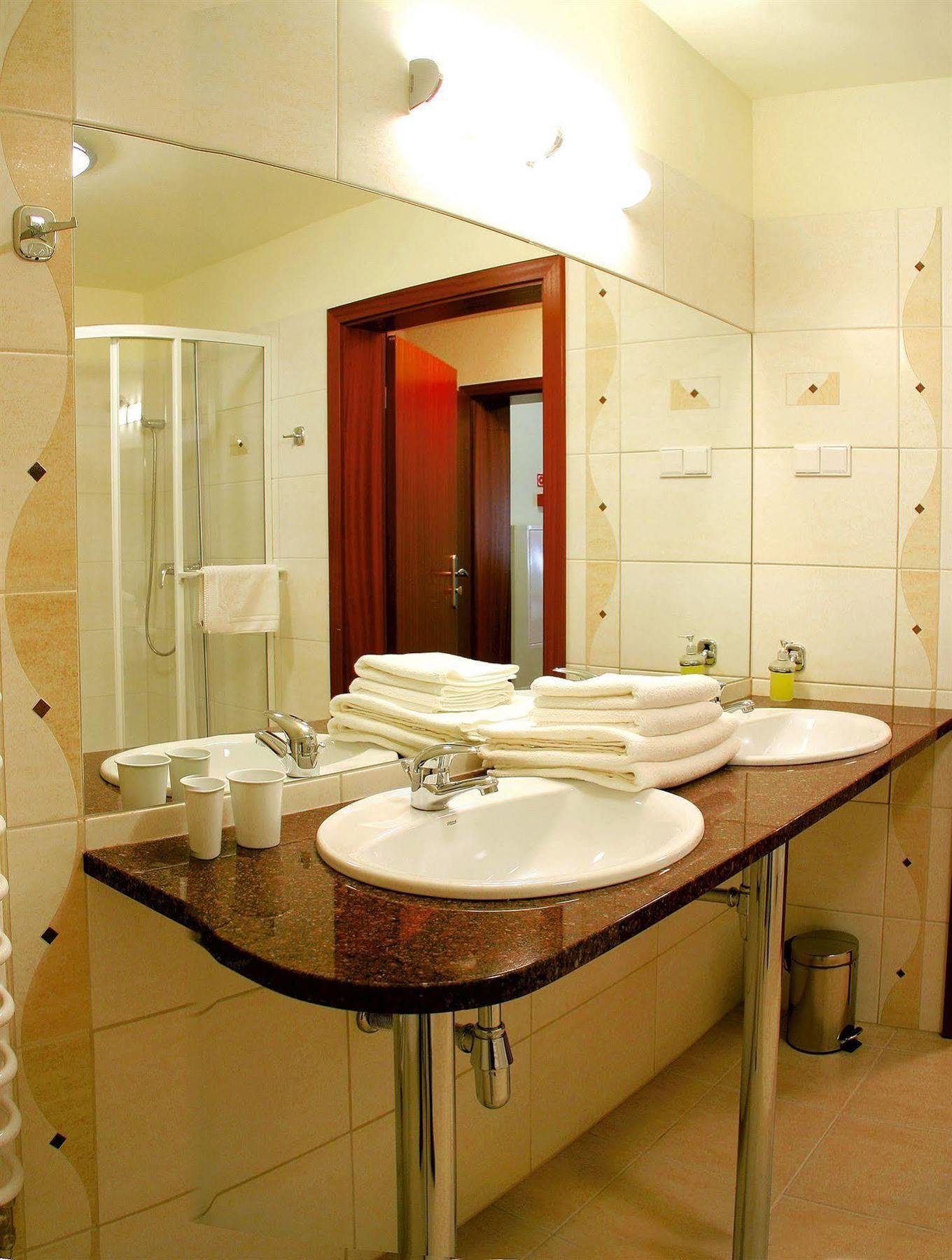 Standard Single Room,758121418:JPEG
