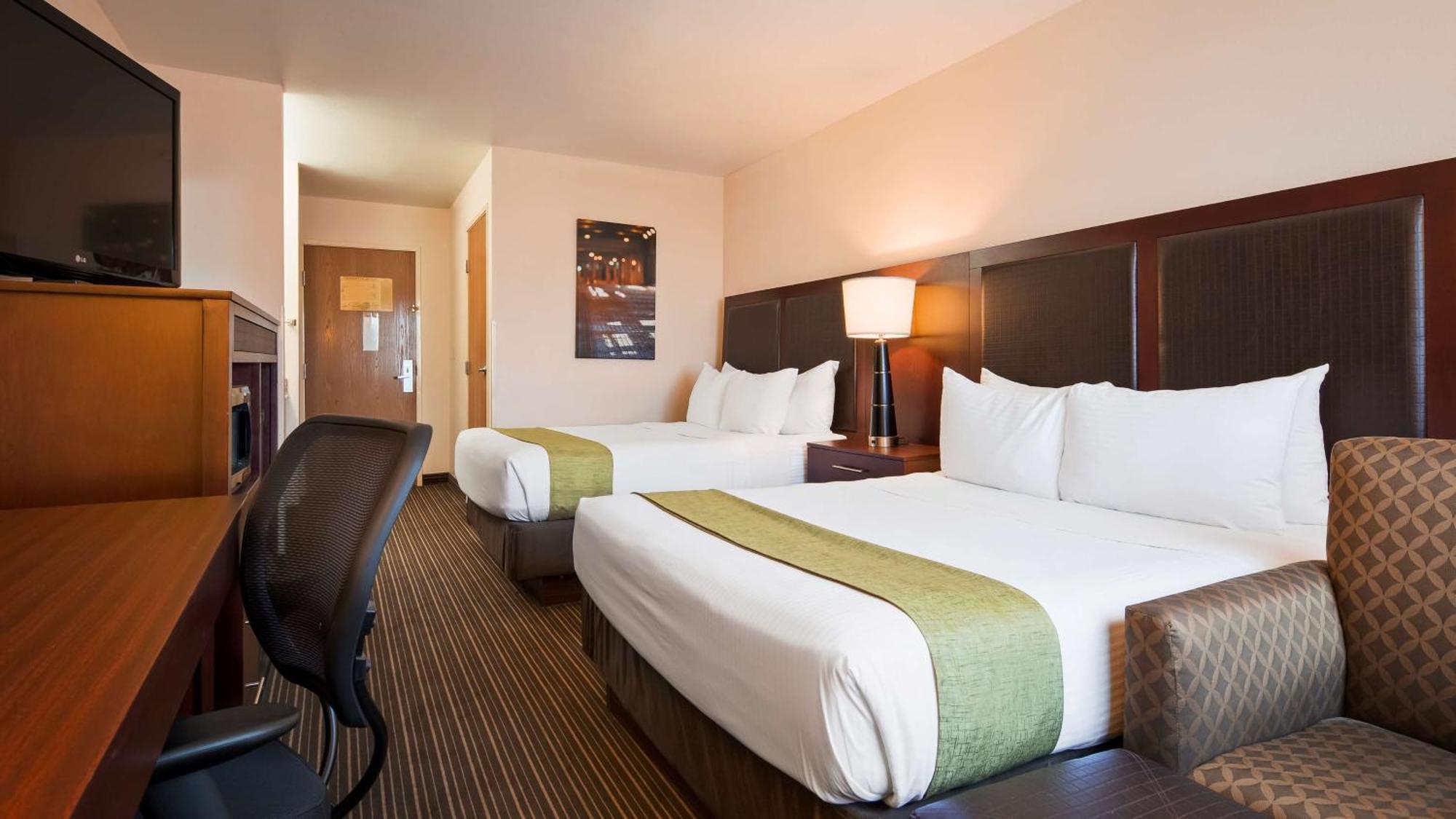 Queen Room with Two Queen Beds - Non-Smoking