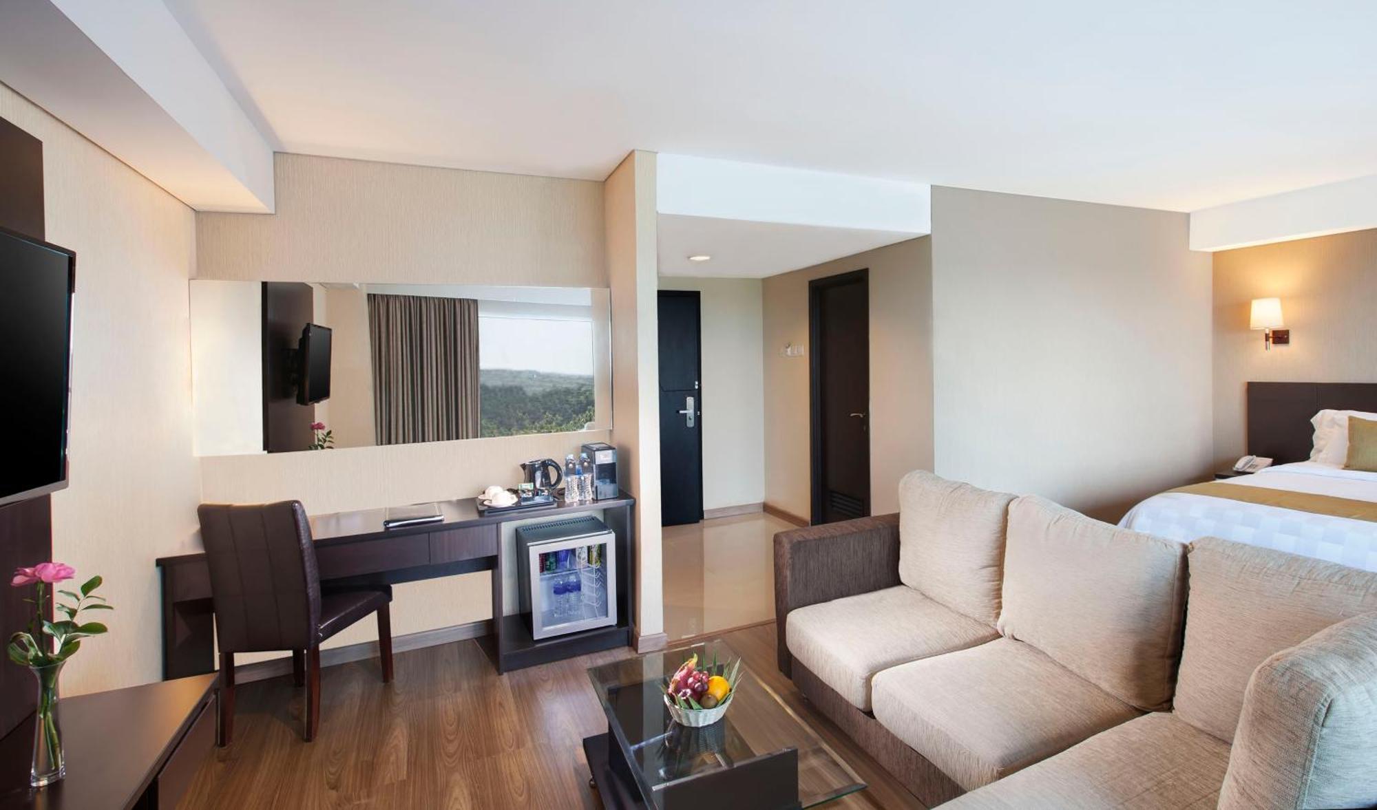 Executive Double Room Smoking,1277869333:JPEG