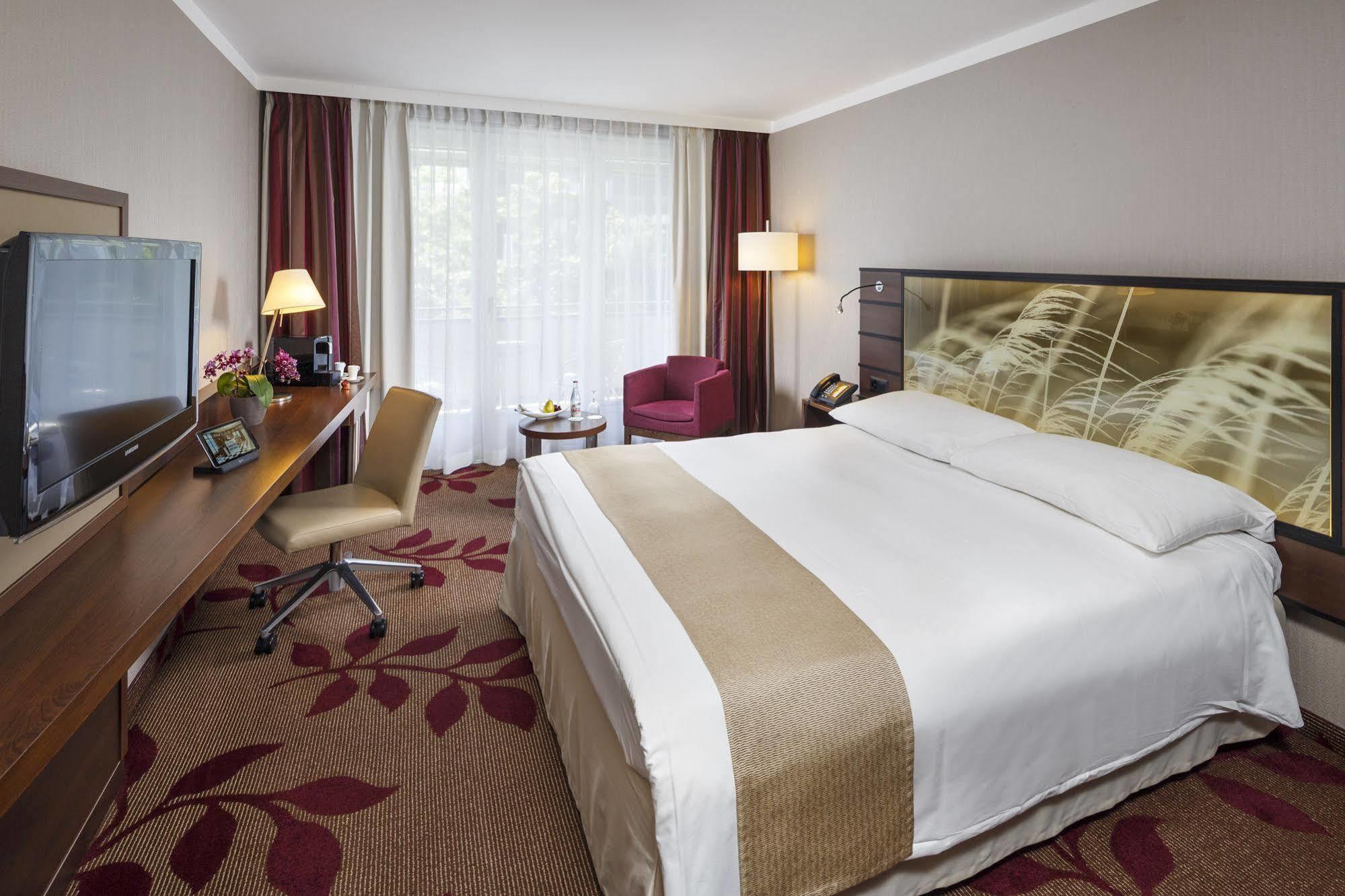 Deluxe Queen Room Balcony