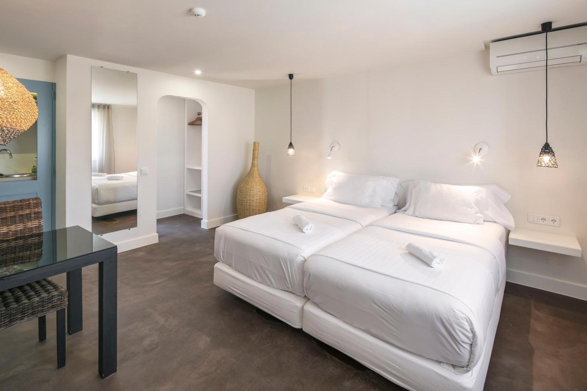 Studio Apartment,705431920:JPEG