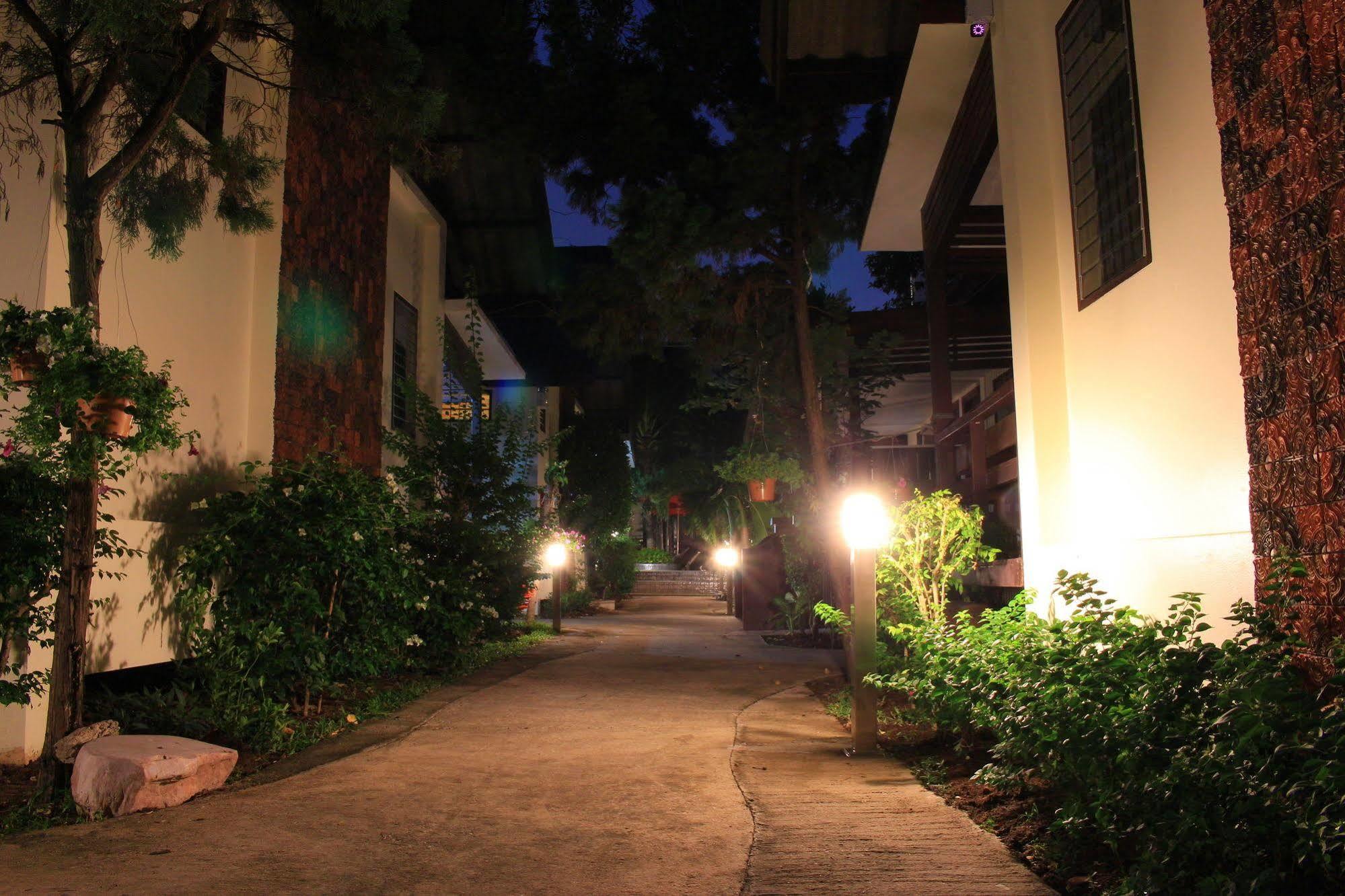 Bungalow Garden View