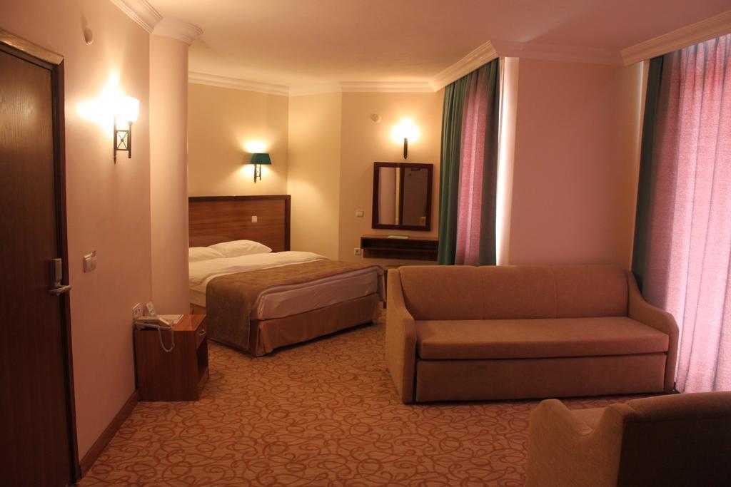 Queen Room,665866062:JPEG