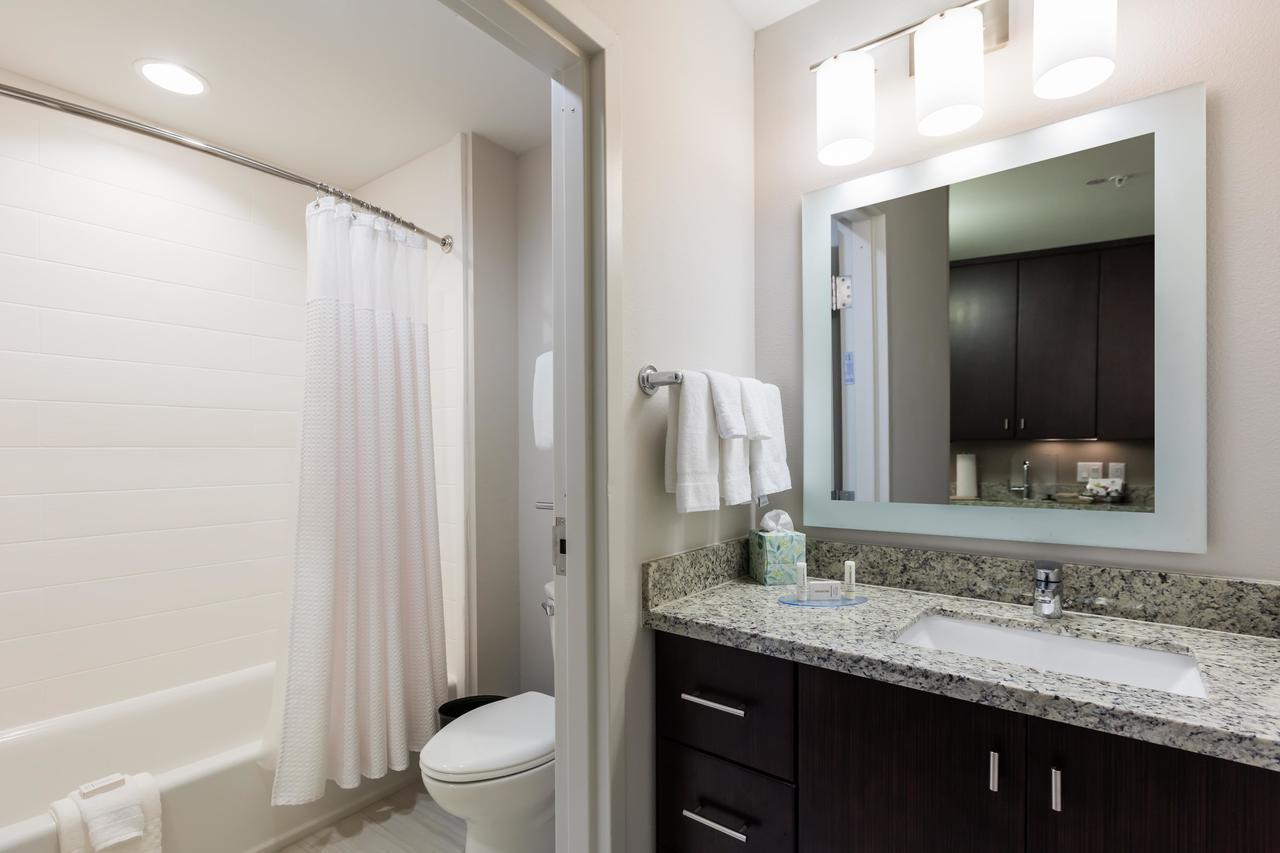 One-Bedroom Queen Suite,844760120:JPEG