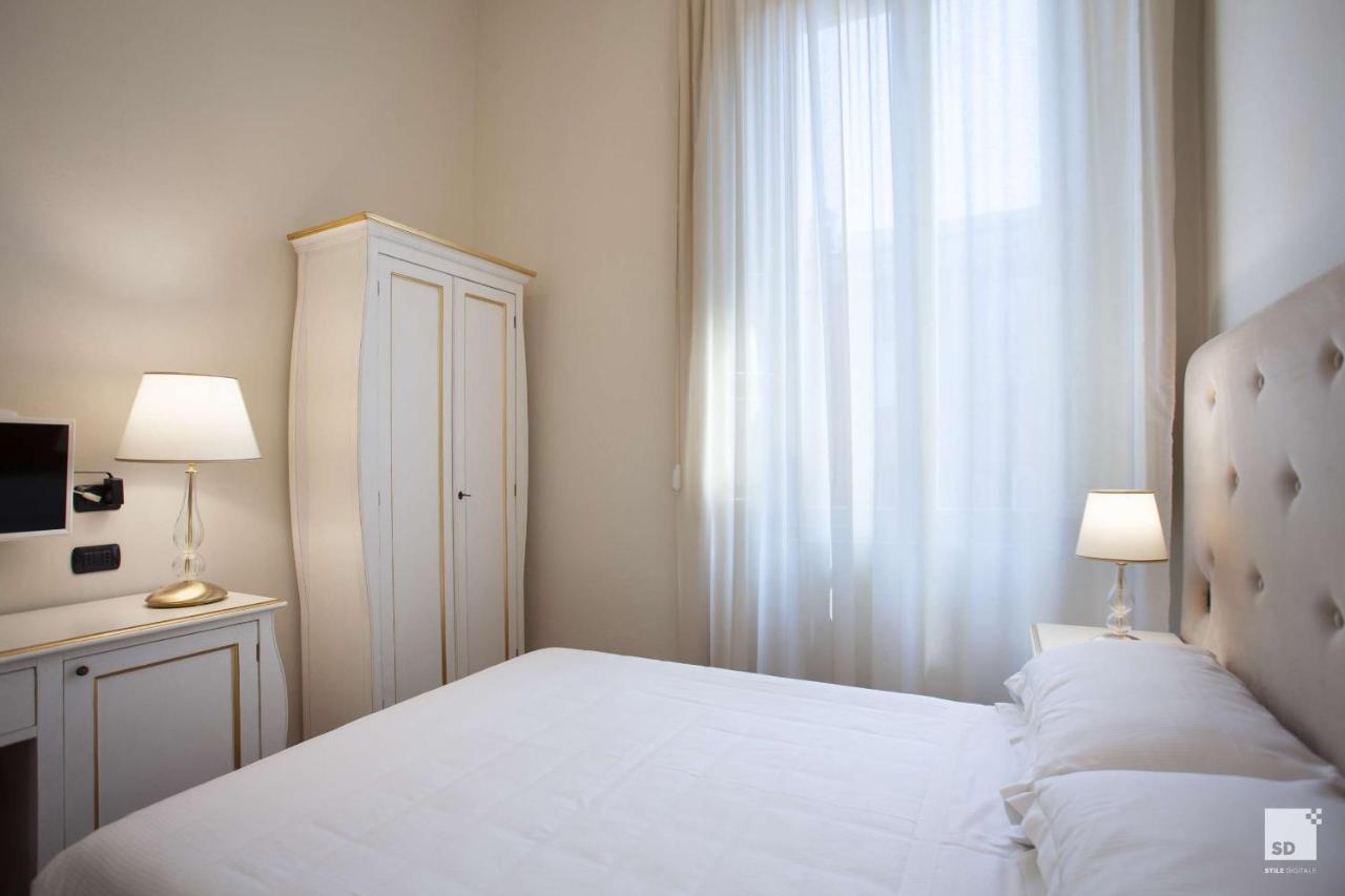 Small Double Room,1216345726:JPEG