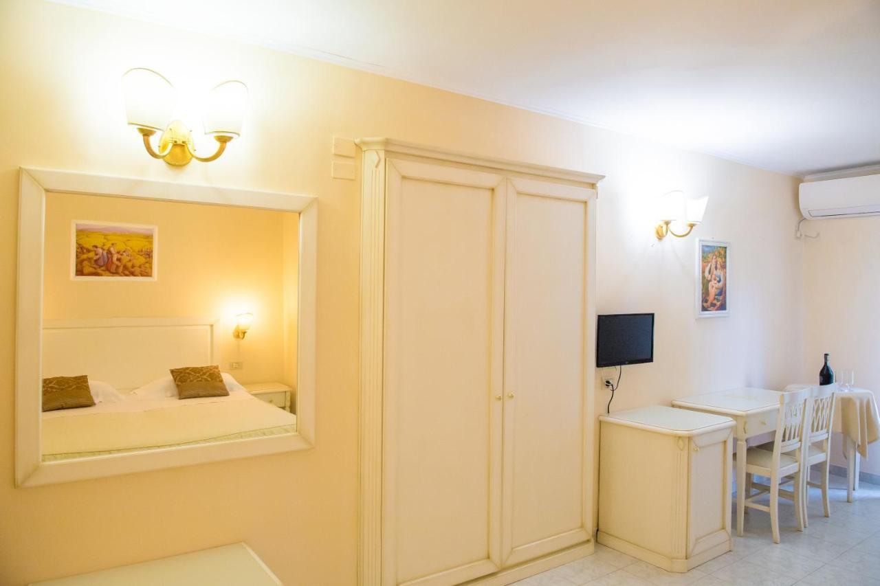Double Room,763153273:JPEG