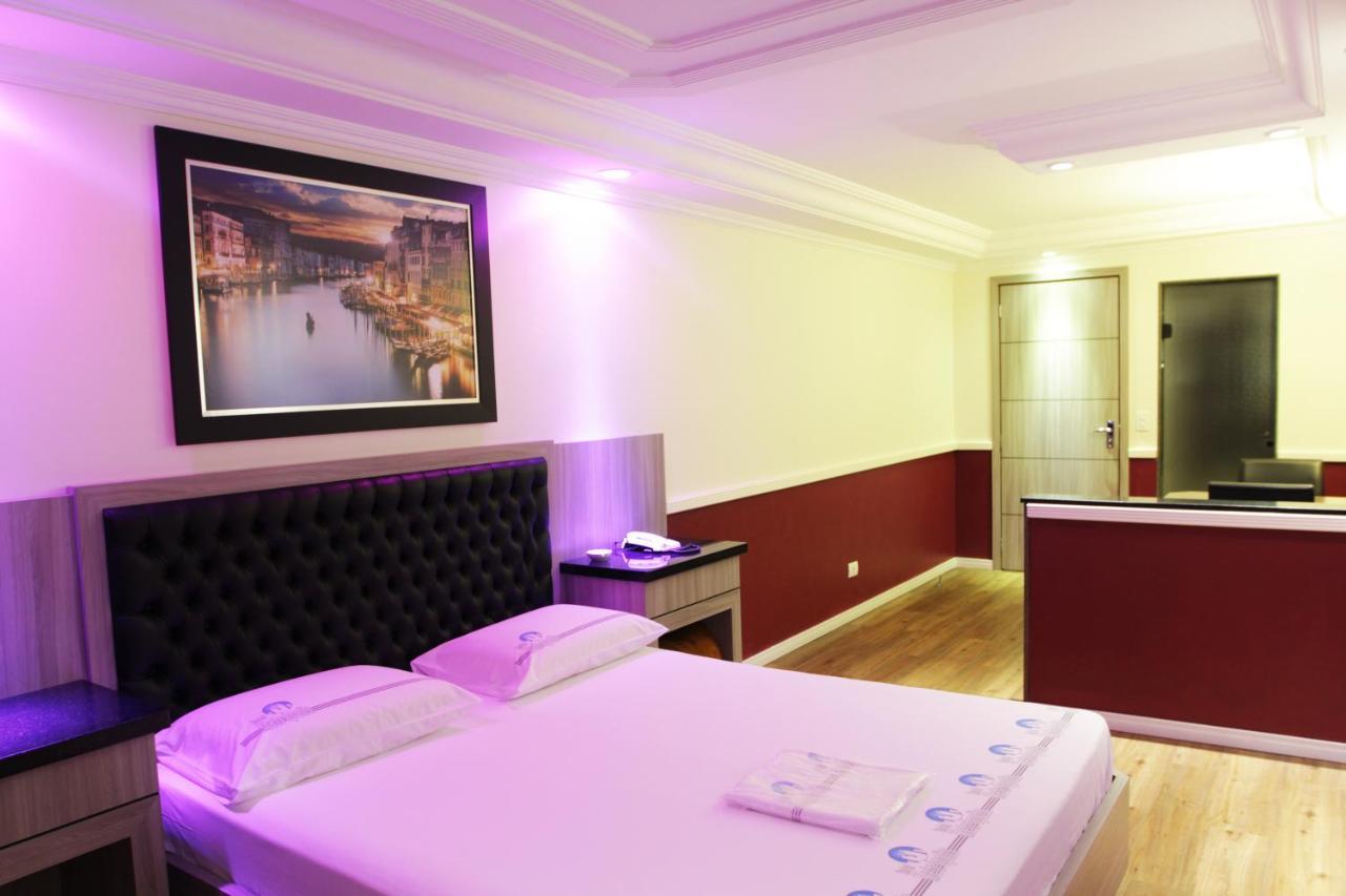 One-Bedroom Suite,756438499:JPEG