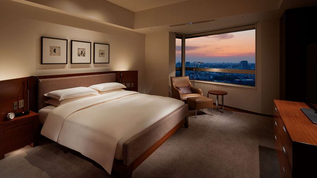 Grand Executive Suite with One King Bed,818943014:JPEG