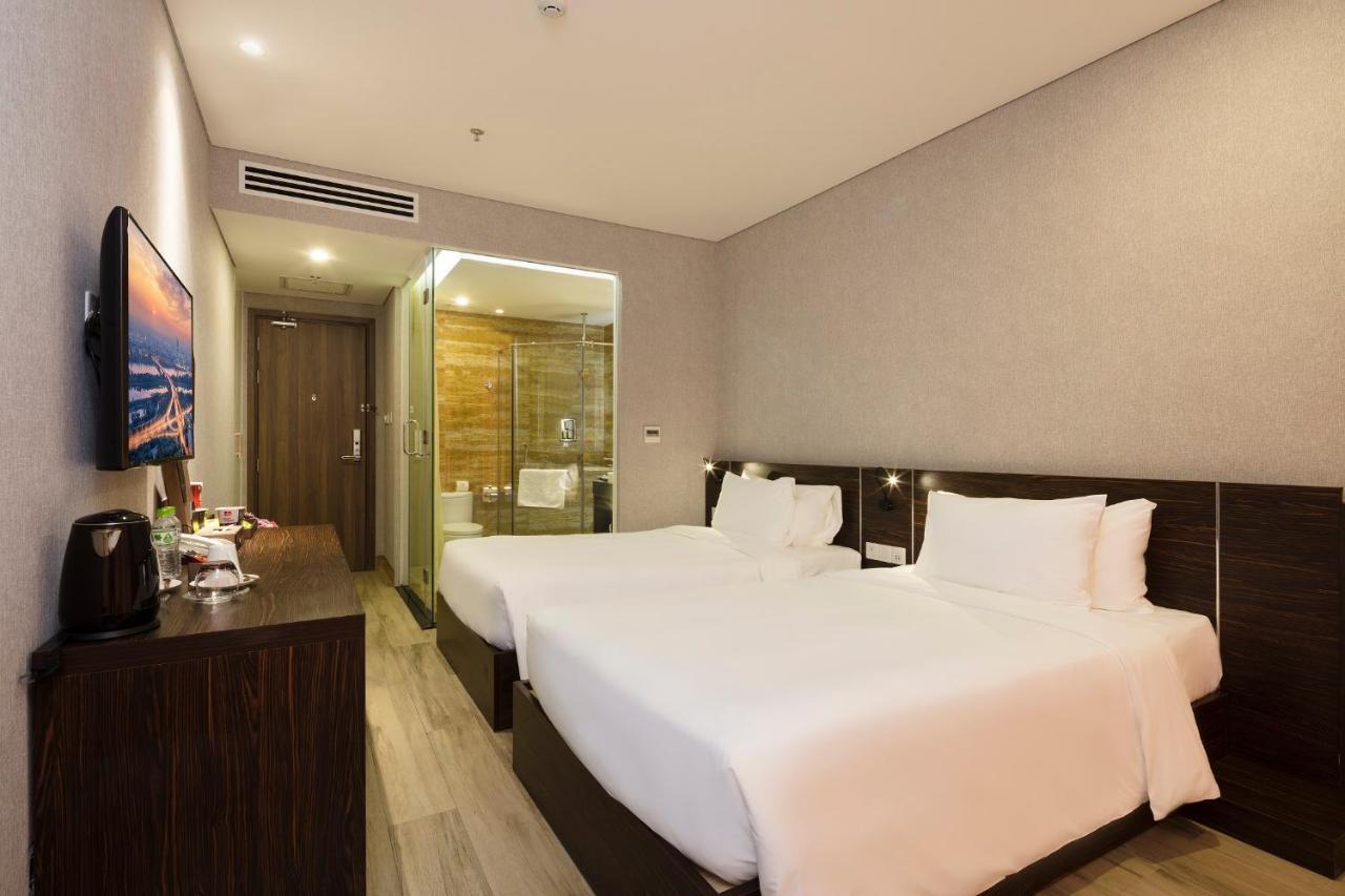 Executive Twin Partial SeaView Balcony