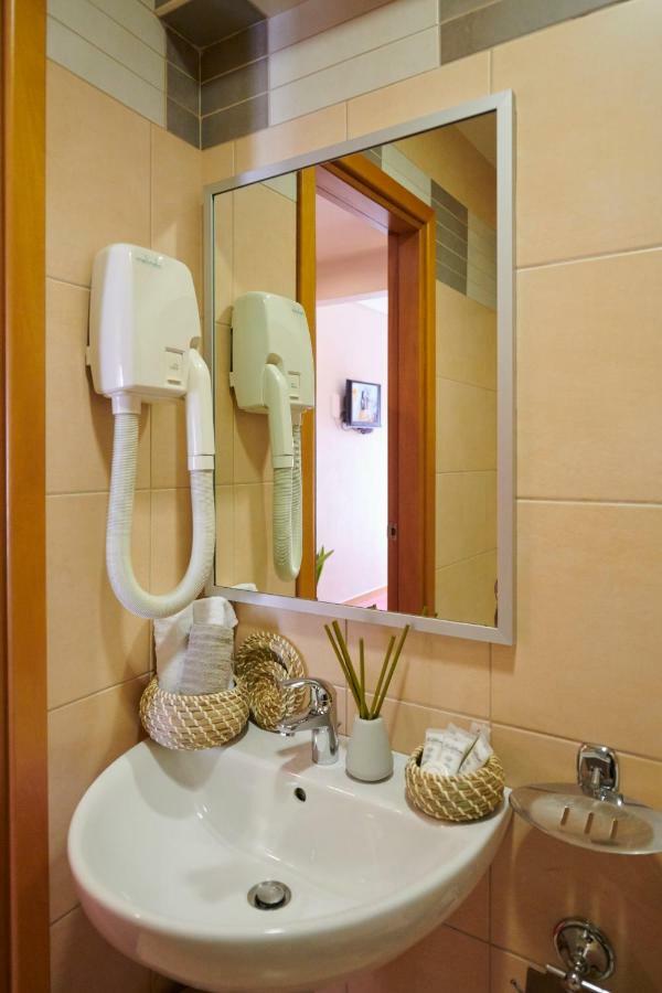 Double or Twin Room,789404388:JPEG