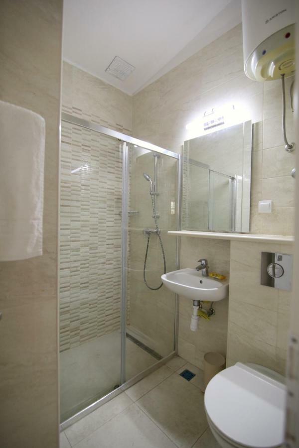 Basic Triple Room,807624795:JPEG