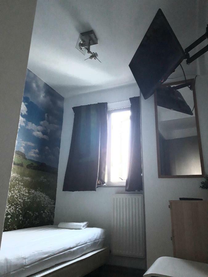 Single Room,791877033:JPEG