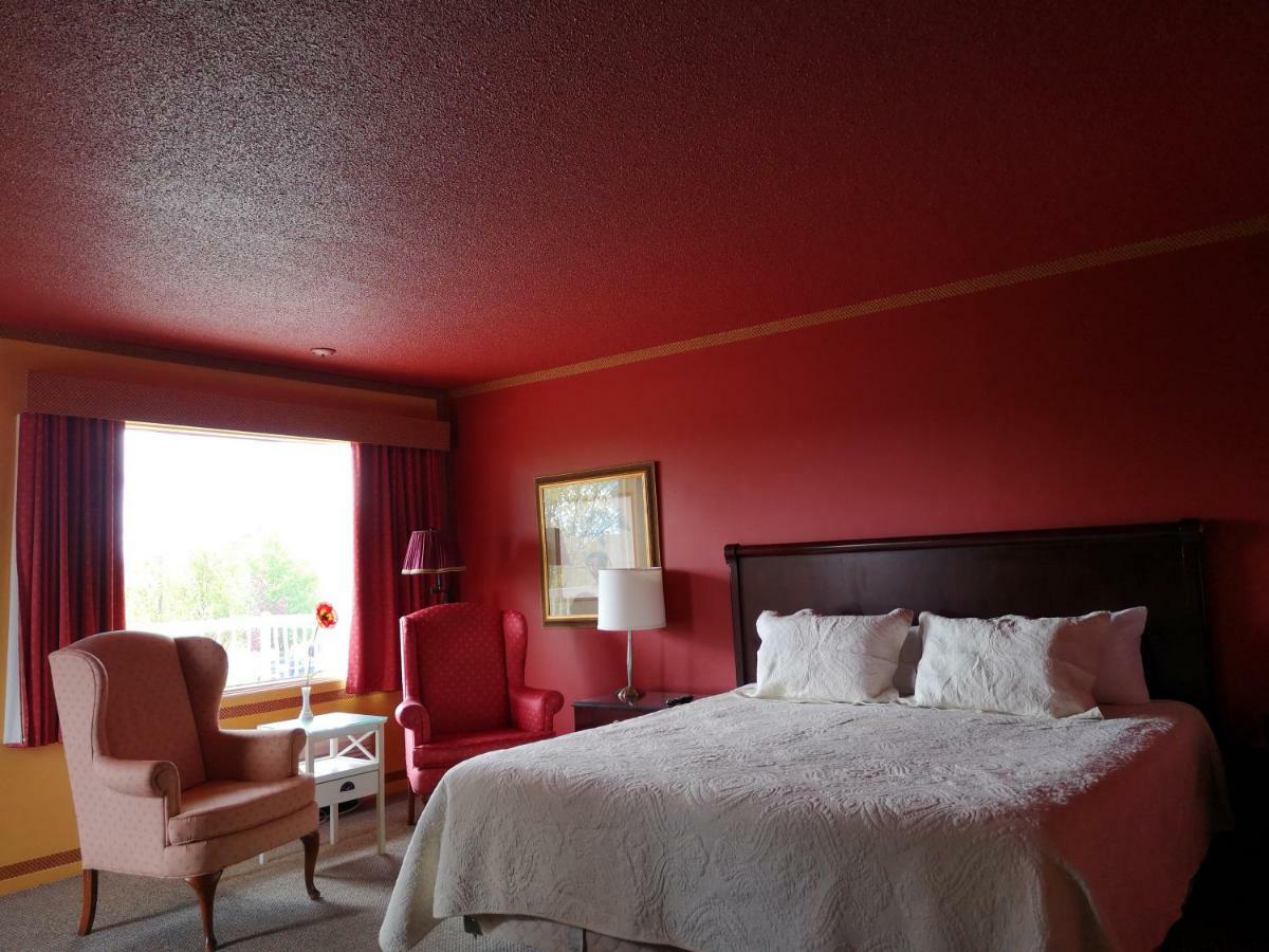 Country-Style King Room