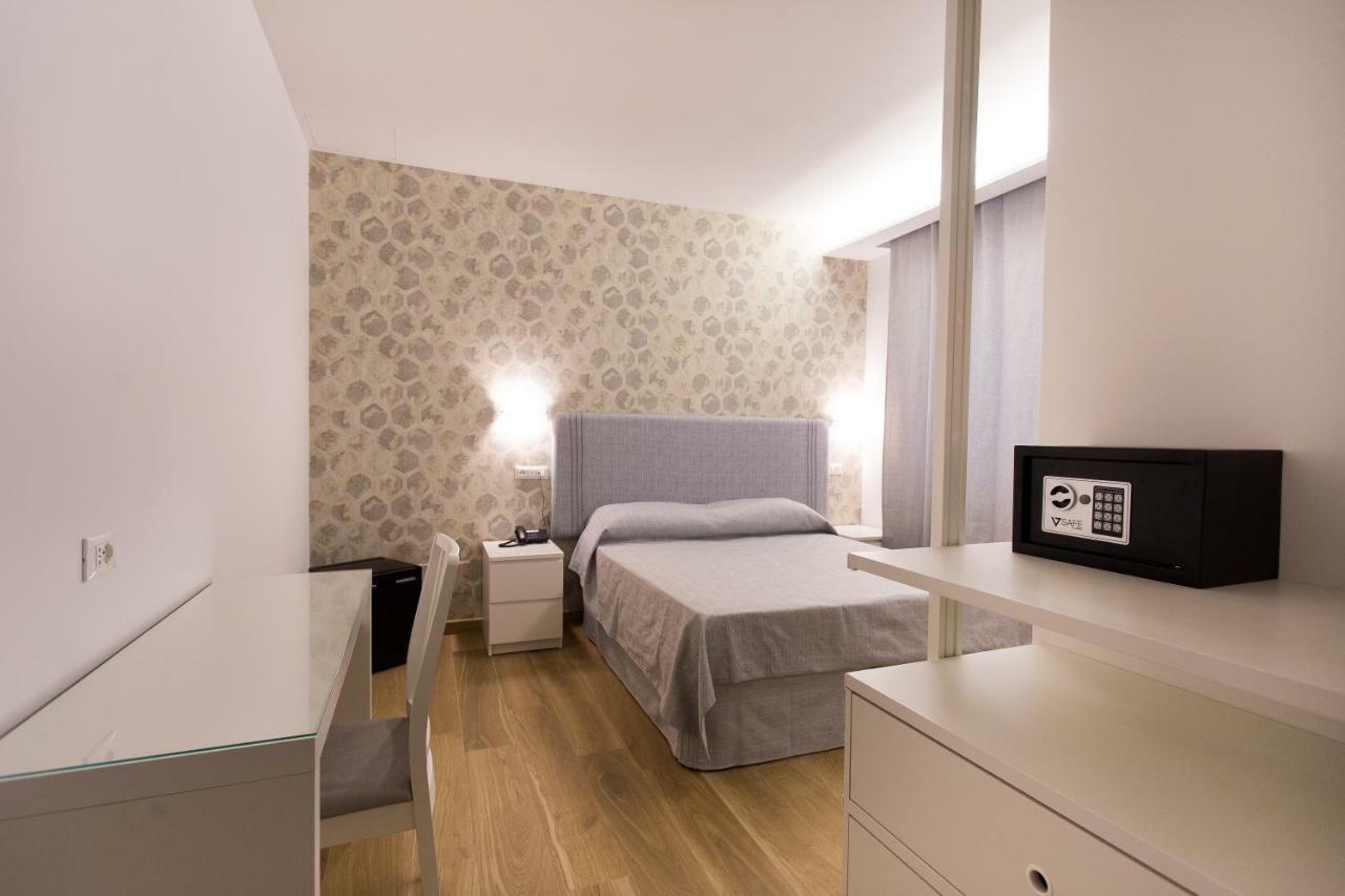 Deluxe Triple Room Terrace,815663546:JPEG