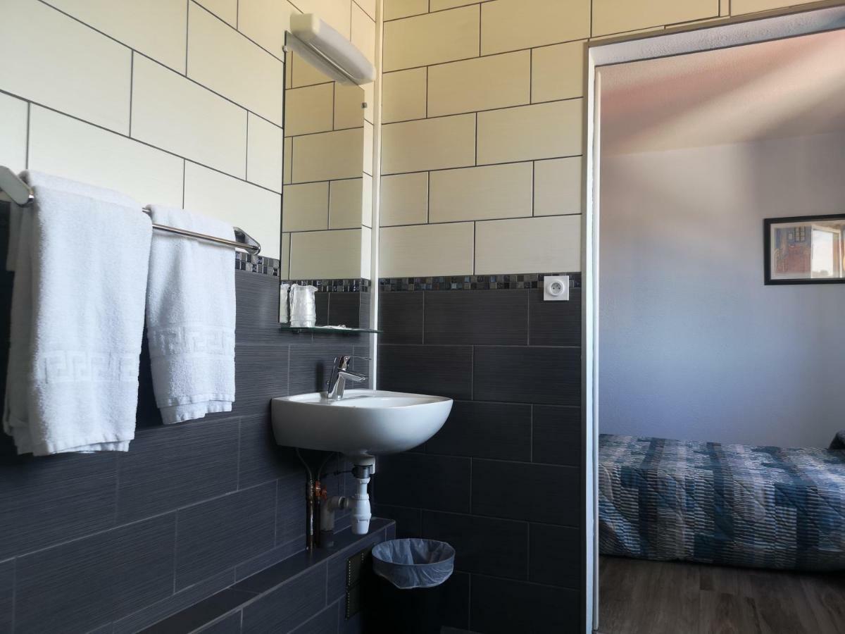 Quadruple Room Disability Access,831984920:JPEG
