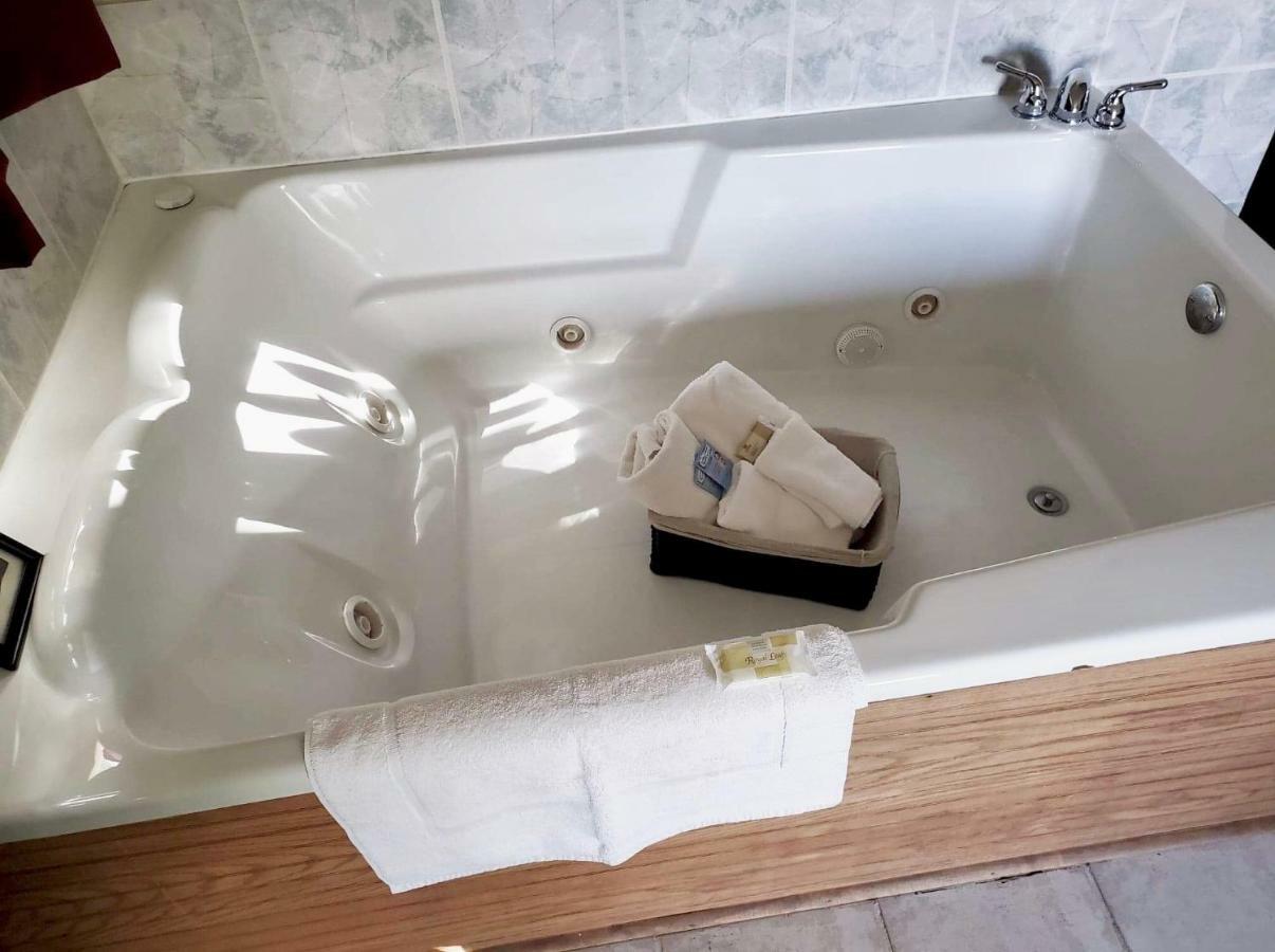 King Suite Spa Bath,1313646676:JPEG