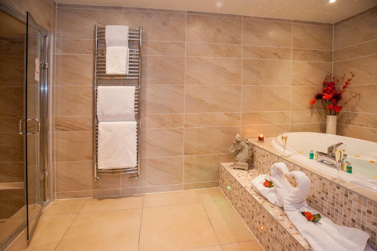 Luxury King Size Double Spa Bath Ti Amo Suite