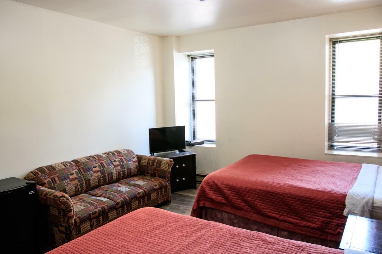 Economy Half Basement 2 Queen Bed Room