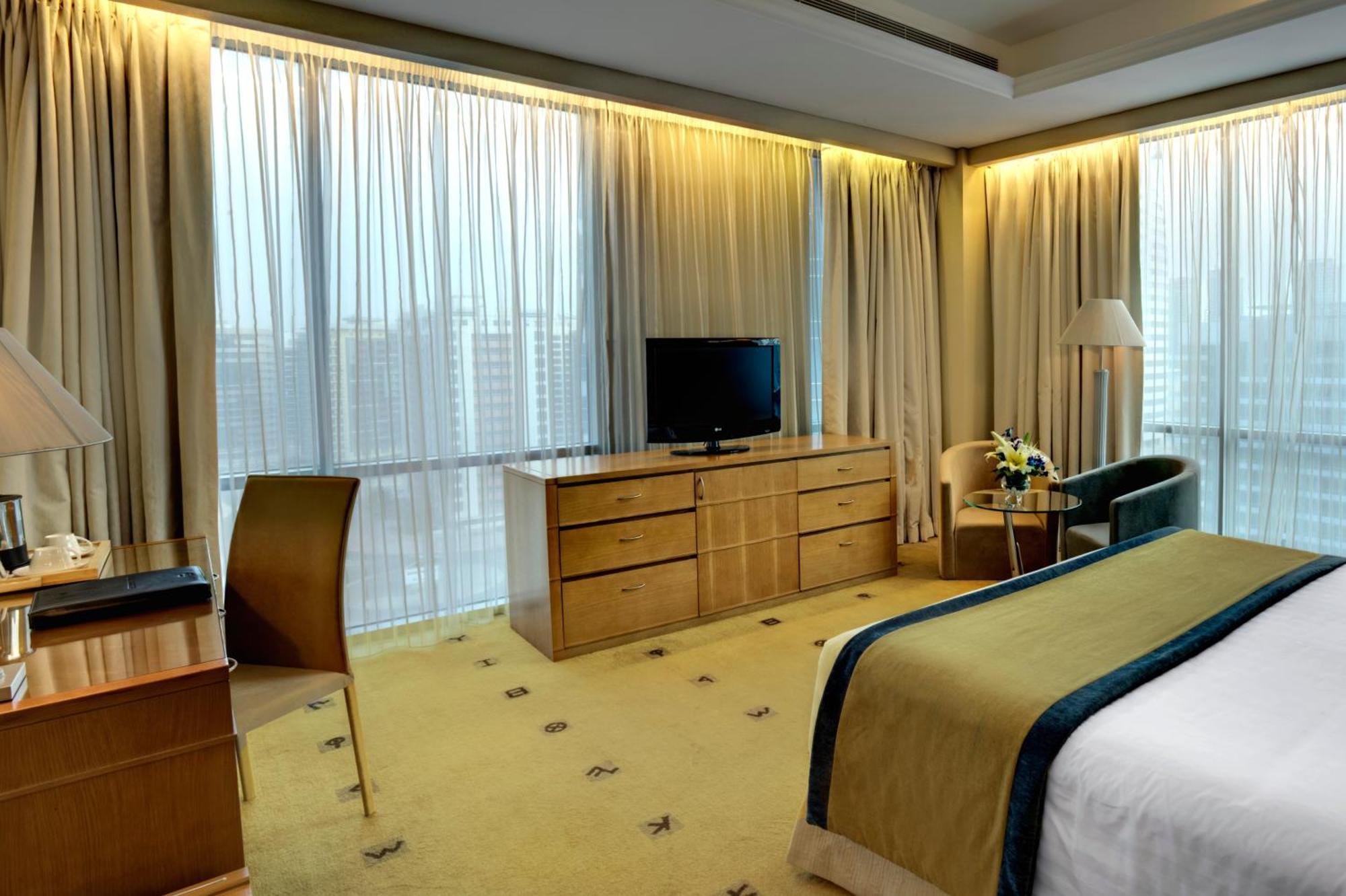 Executive Room with Balcony,791608650:JPEG